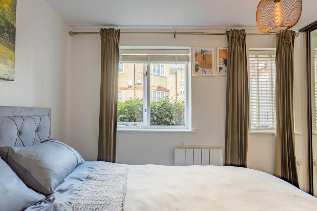 Bright &Spacious One Bedroom Flat Off Canary Wharf Londres Extérieur photo